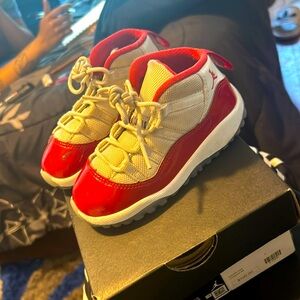 Air Jordan 11 Cherry 8c